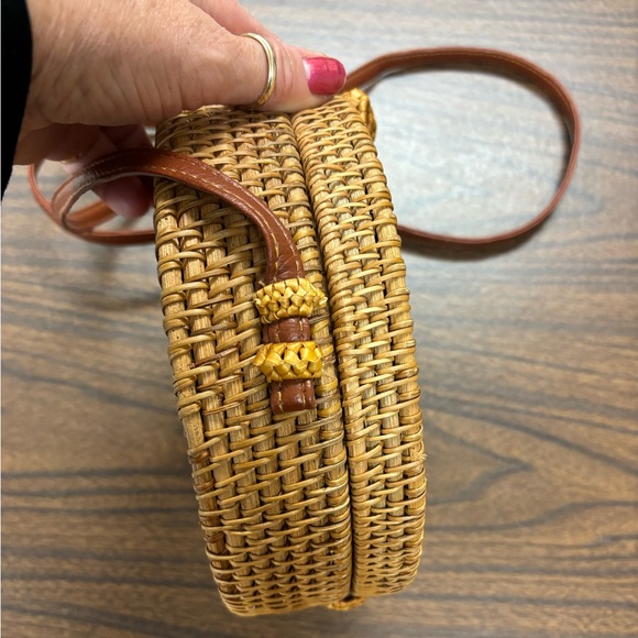 Rattan Round Handbag with cross body strap - Picture 6 of 9